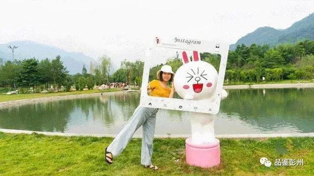 画一幅和足球有关的画简单图片,画一幅和足球相关的画