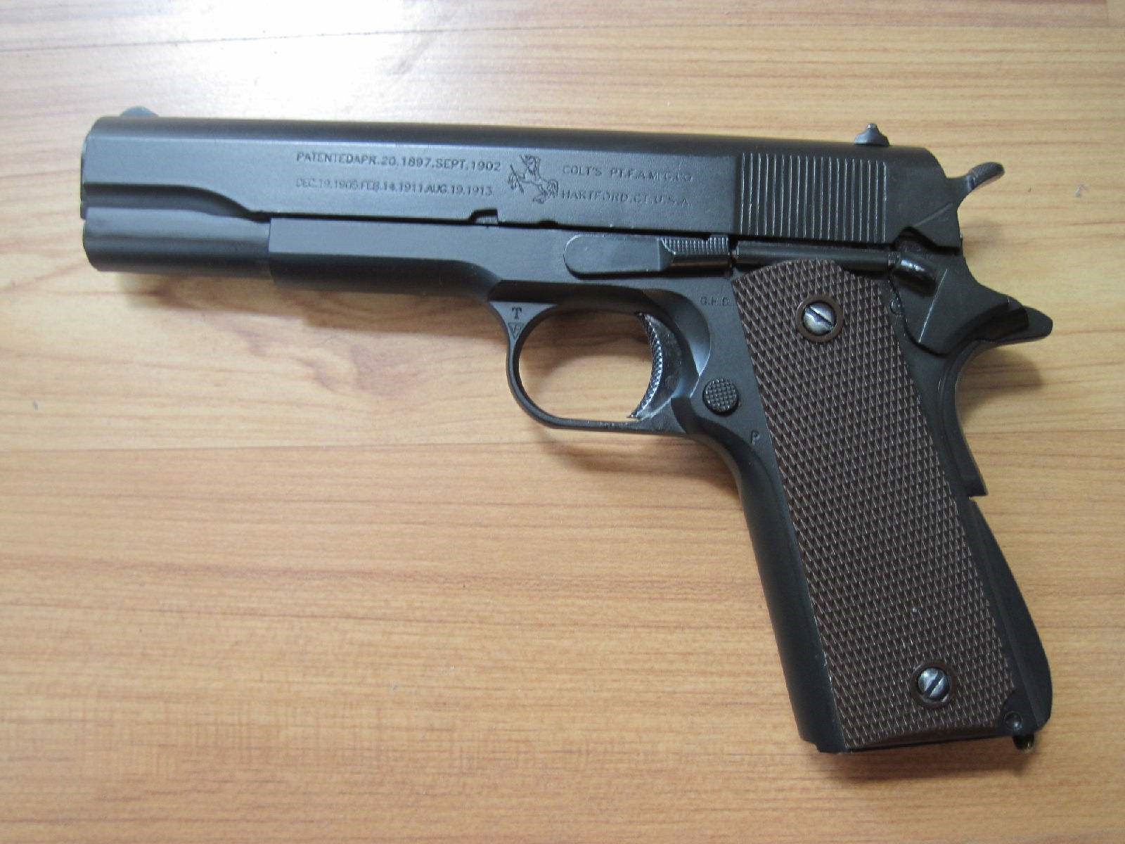 缝纫机厂研制的经典手枪，虽然火力不足，但便携性很好