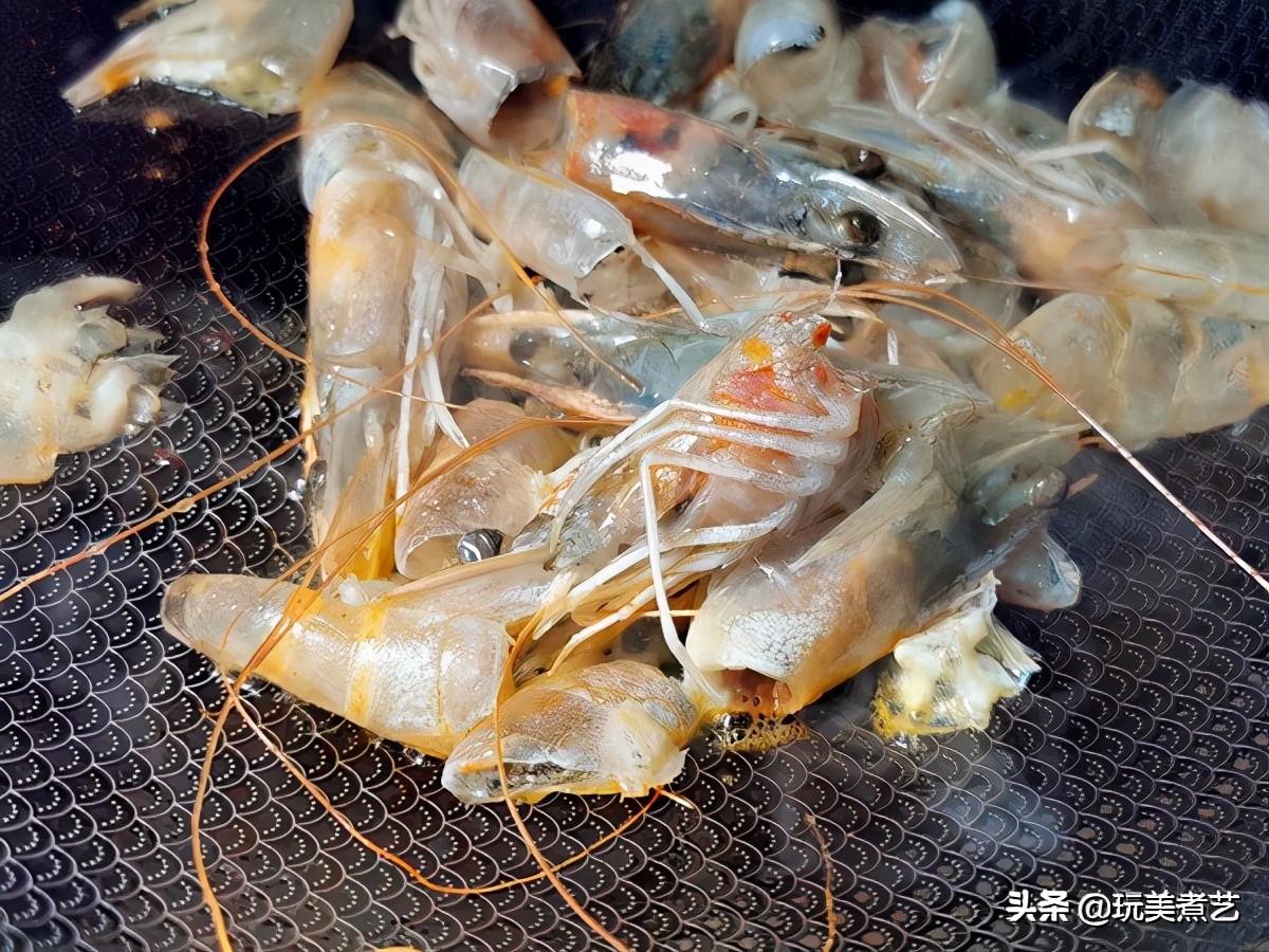 番茄虾仁面疙瘩,西红柿虾仁疙瘩汤全家都爱喝