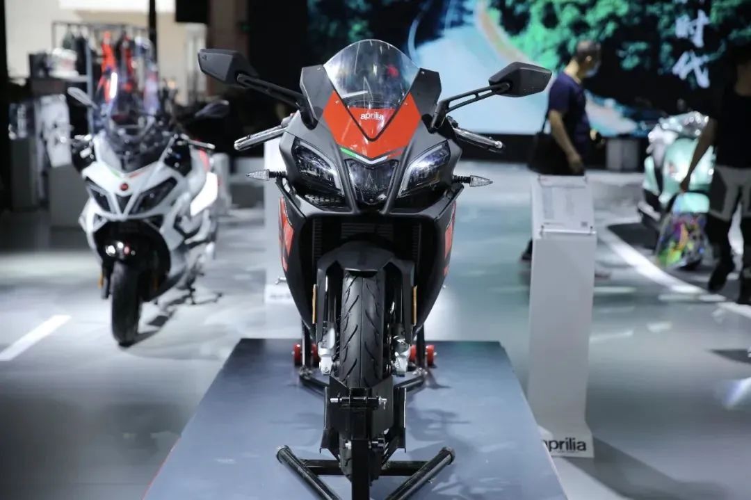 国产小跑车的颜值担当春风250sr,春风250sr入门级小跑车