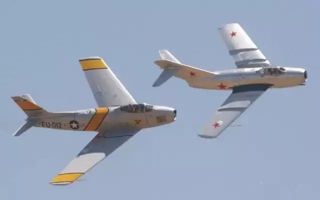 飞机翅膀那么薄为什么能托起机身,飞机翅膀的翼稍小翼有几种