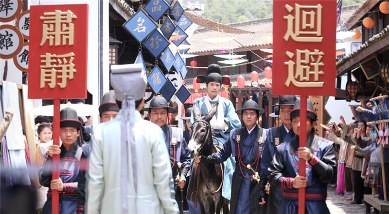 宰相告老还乡之后，与地方县令相比谁的权力更大？别说你不知道