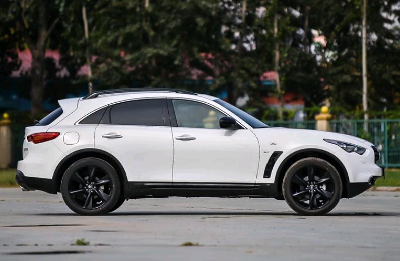 全系搭载3缸发动机,全系标配3.0t