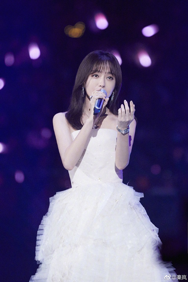 从白月光到莫向晚秦岚只用了支“本宫不死”色口红