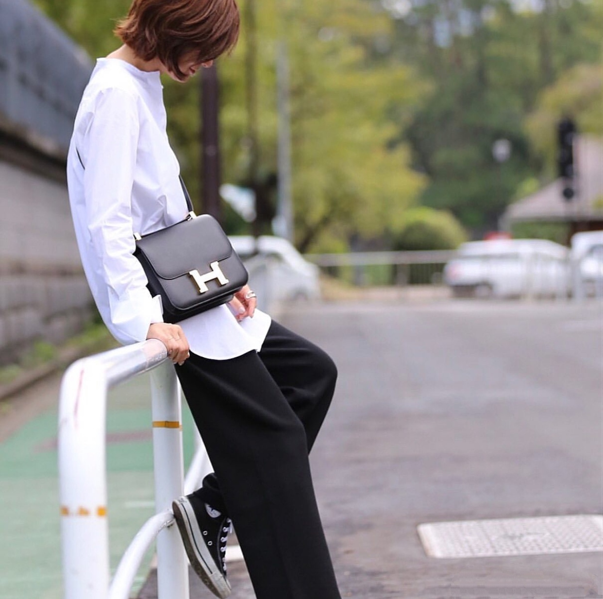 51岁的她无惧年龄，用基本款打造出“无龄感”穿搭，时尚又高级