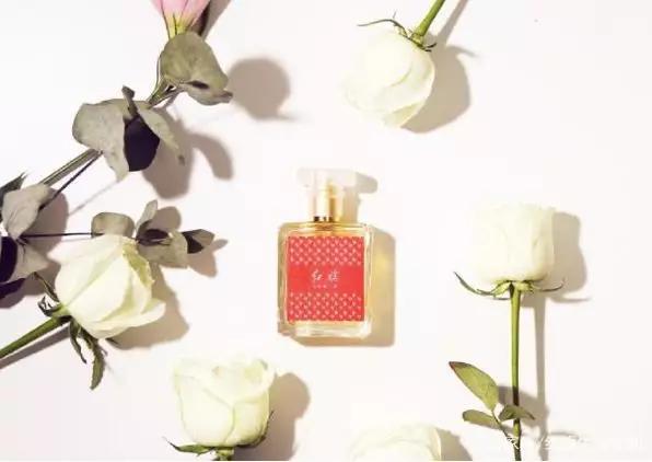 国潮跨界泛滥红旗汽车也出香水,红旗汽车新国潮