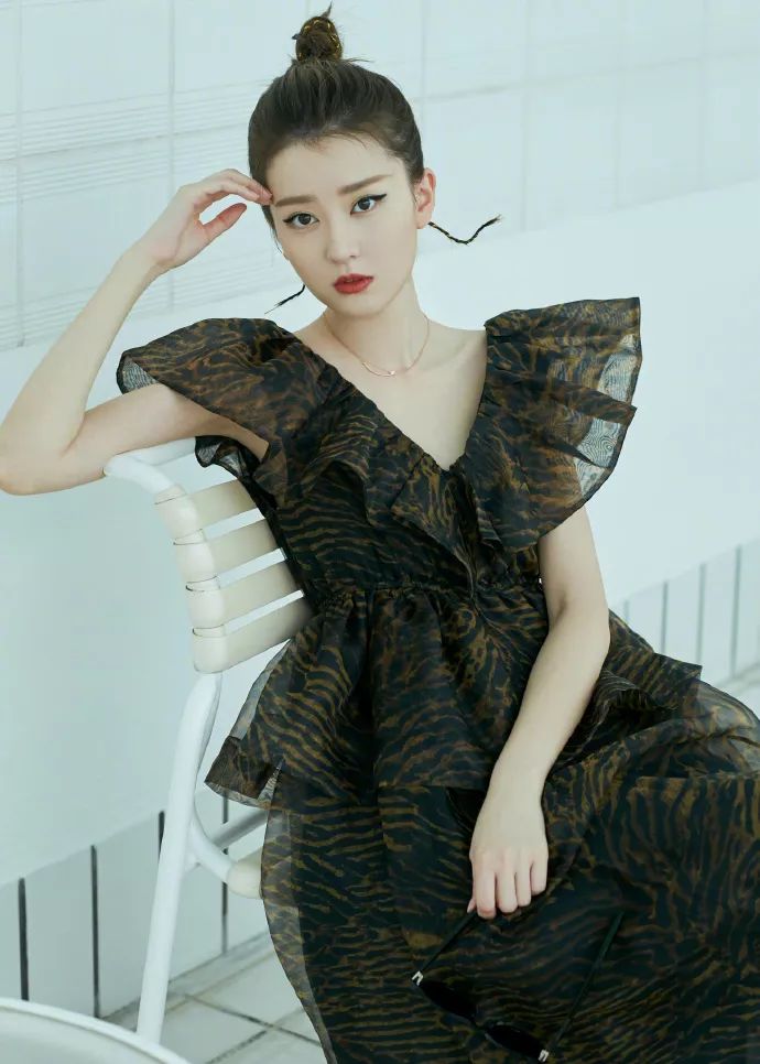 乔欣富二代吗,乔欣穿裸色长裙