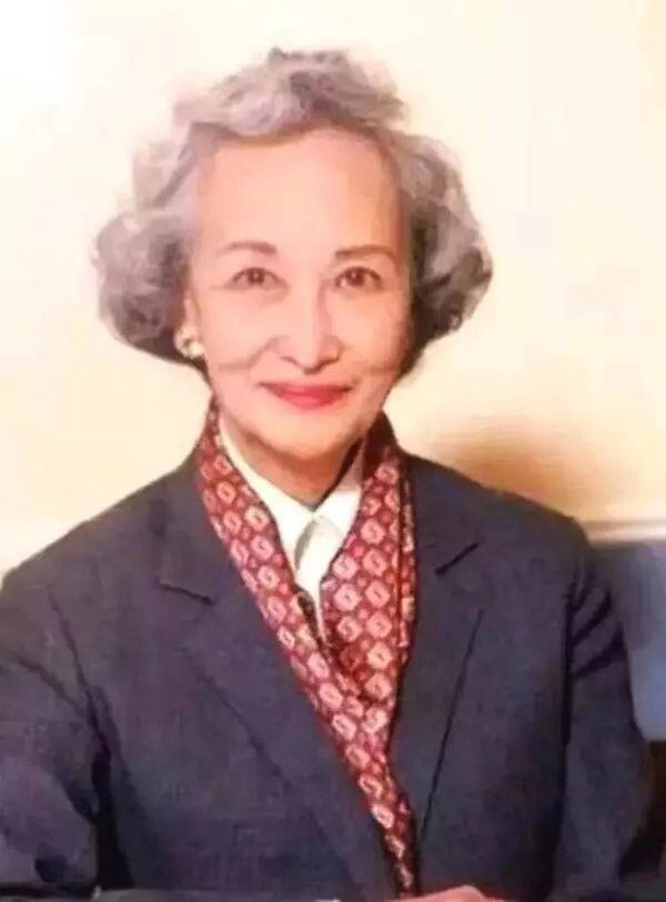 月入3000，买高仿包的女孩，你离真正的名牌差的不只LOGO