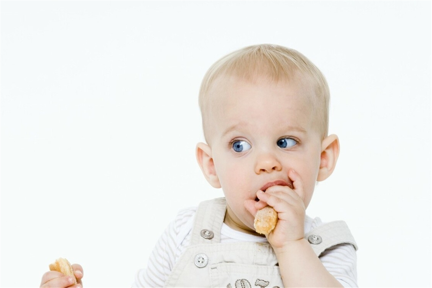 添加辅食后宝宝不爱喝水,宝宝添加辅食后不爱喝奶怎么办