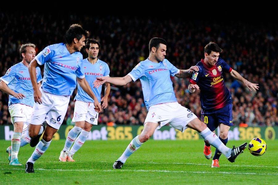 梅西伪9号和右边锋,梅西c罗谁更强终于说出了