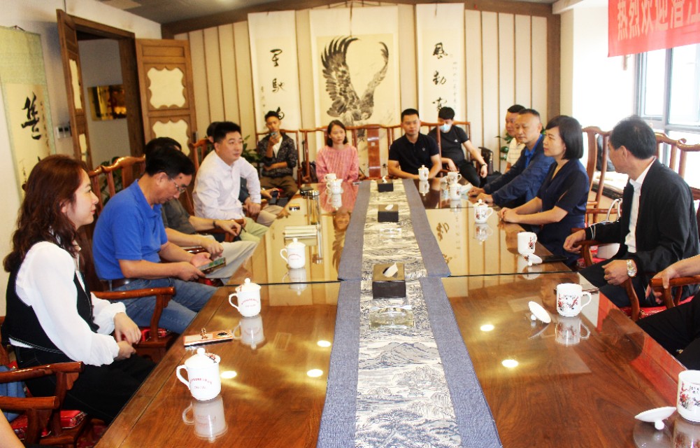 静松播报｜潜江市委常委王玉梅一行到访四川省湖北商会