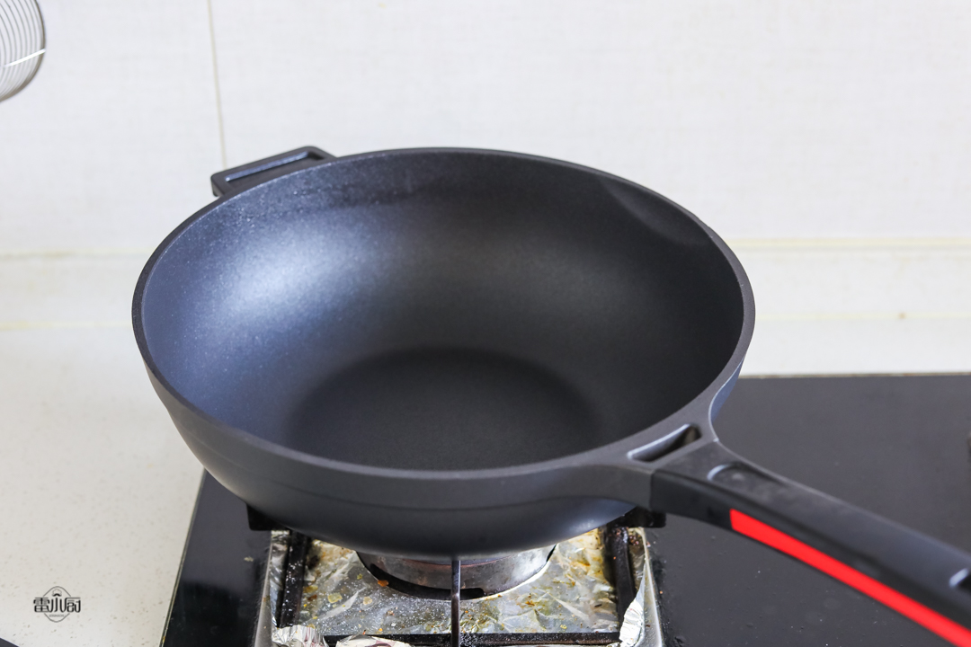 不粘锅平时需要怎么注意,用过的不粘锅怎样用才能够不粘