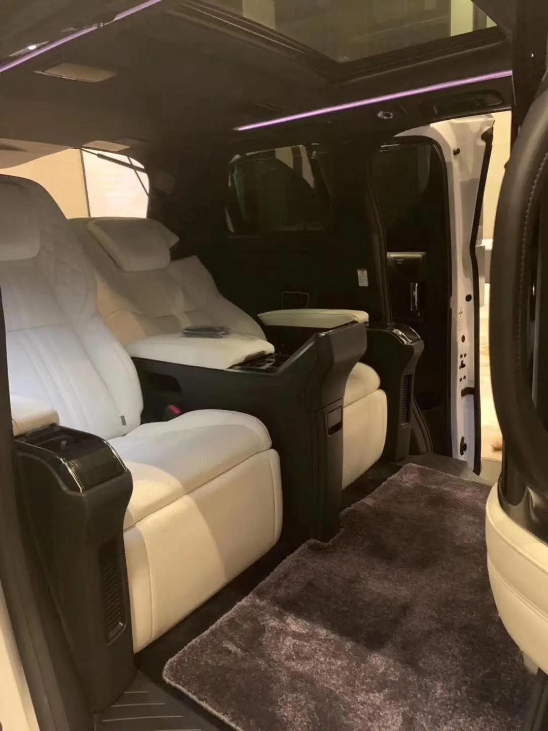 最壕“面包车”雷克萨斯LM上市116.6万起,你猜会加价多少?