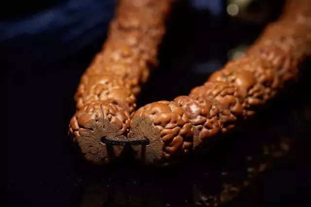 藏式老小金刚108颗包浆玉化,藏式盘龙小金刚容易包浆吗