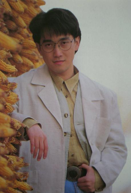 采访周传雄说他是情歌教父,“情歌教父”周传雄的坎坷成名史