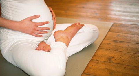 孕晚期胎动在腹部怎么回事,孕晚期胎动在右侧怎么回事