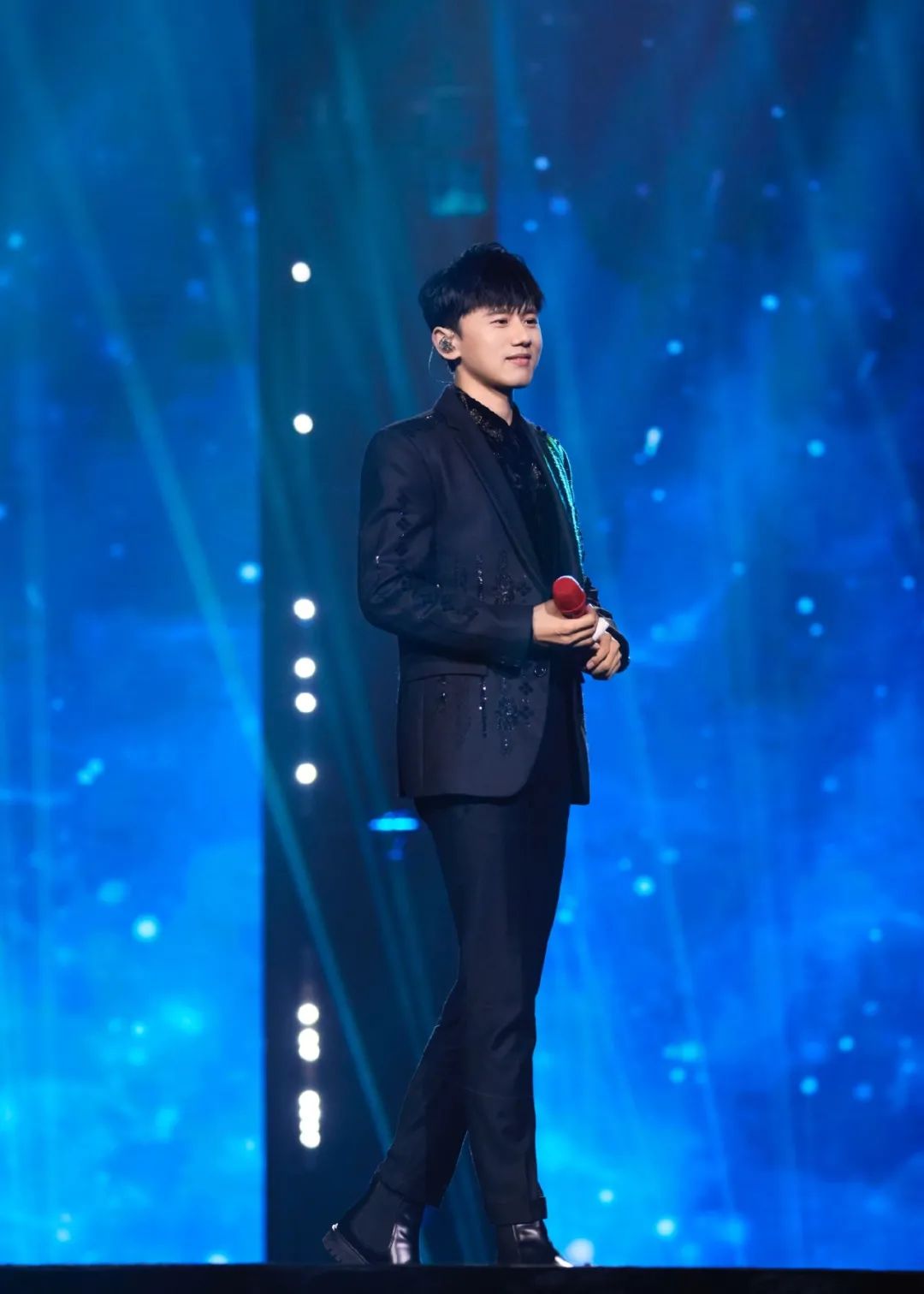 张靓颖张杰唱情歌,张杰张靓颖为家乡打call