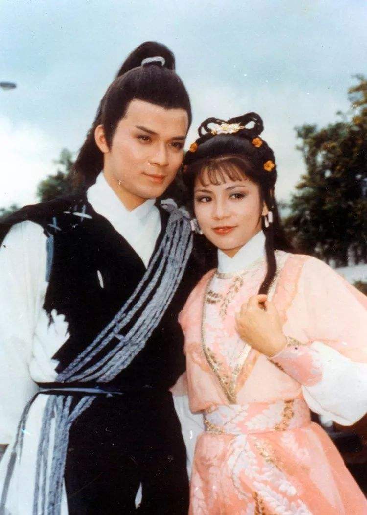 周润发谭咏麟爬山视频,周润发带群星爬山视频