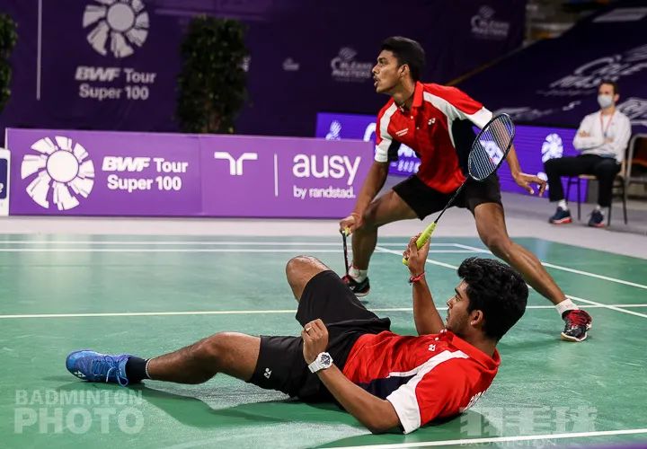 国羽队医足底筋膜炎,运动员膝盖积液吃什么药有效