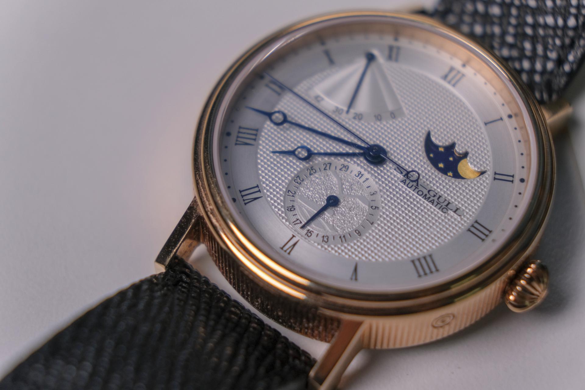 娴烽弗鏂囧垱鏈堢浉,娴烽弗鏈堢浉鑵曡〃鏂囧垱绀肩洅