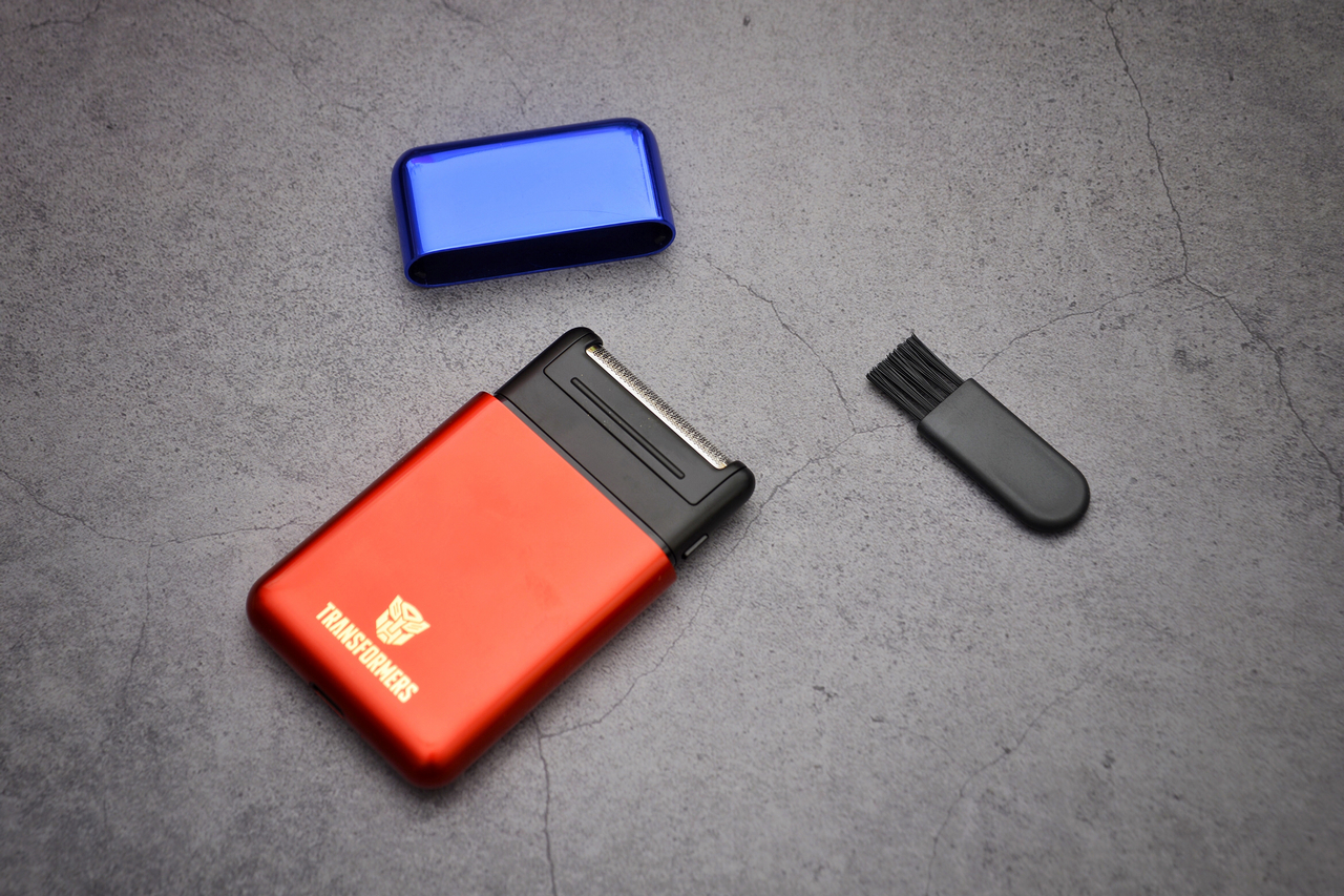 当钢丝遇到变形金刚联名款剃须刀---体验铜师傅便携剃须刀