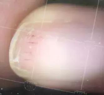 美甲怎么对指甲伤害小,长期美甲怎么保护指甲