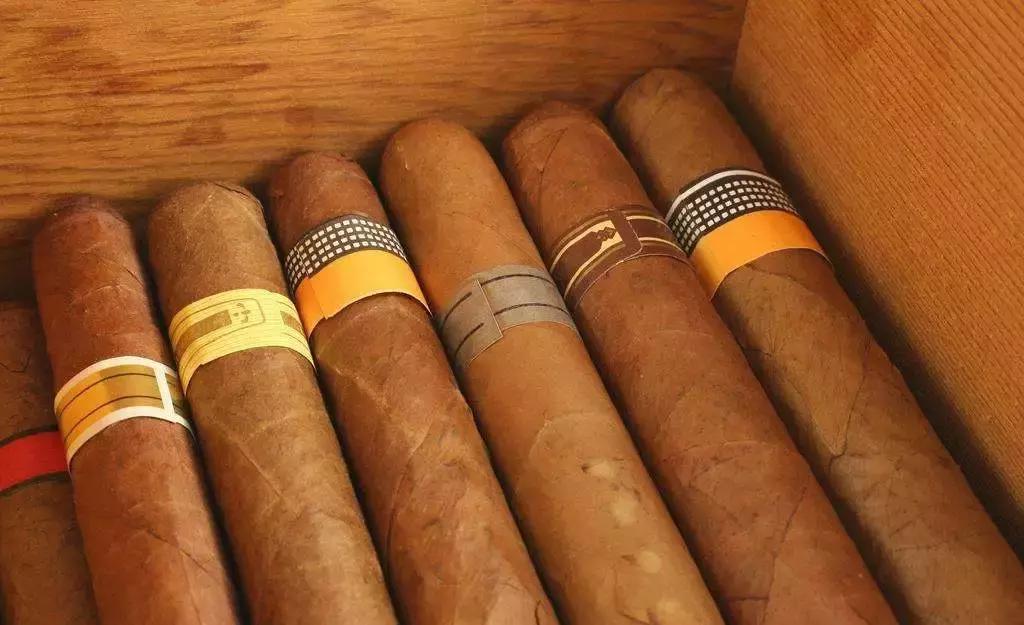 最厉害的销售高手买衣服,最厉害的销售是让人主动买单