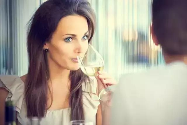 会喝酒的女人经典美句,会喝酒的女人气质好