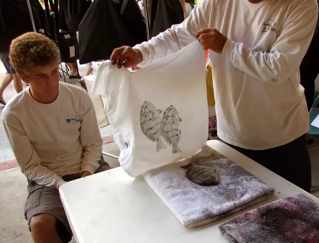 古代钓鱼爱好者记录“战绩”的鱼拓，变成了风靡全球的东方艺术