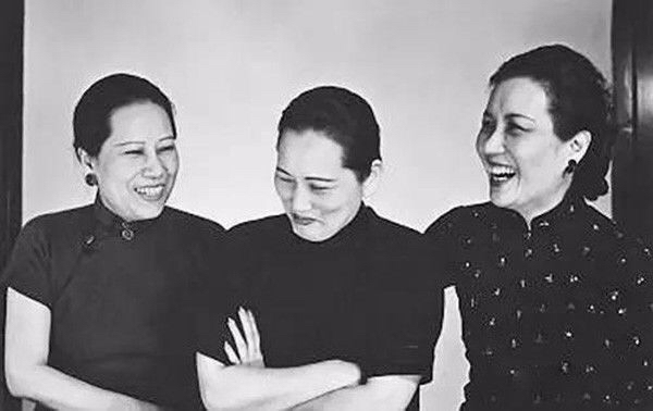 中国历史上最强悍的团队合影,埃菲尔铁塔最著名合影