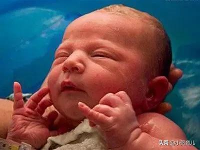 二胎刚出月子婆婆撒手不管,二胎宝妈坐月子婆婆催生三胎