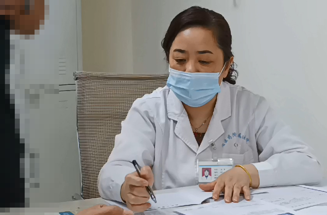 胃肠科主任,老年人肠胃紊乱怎么治