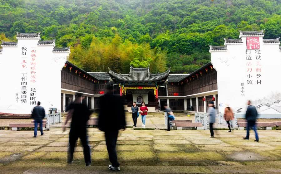 看浙江红旗第一飘：还能体验农家乐的田园美好！