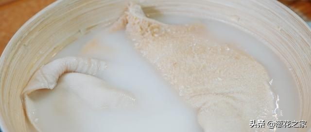 牛肚煮熟了有异味怎么去除,牛肚怎么洗才好吃呢
