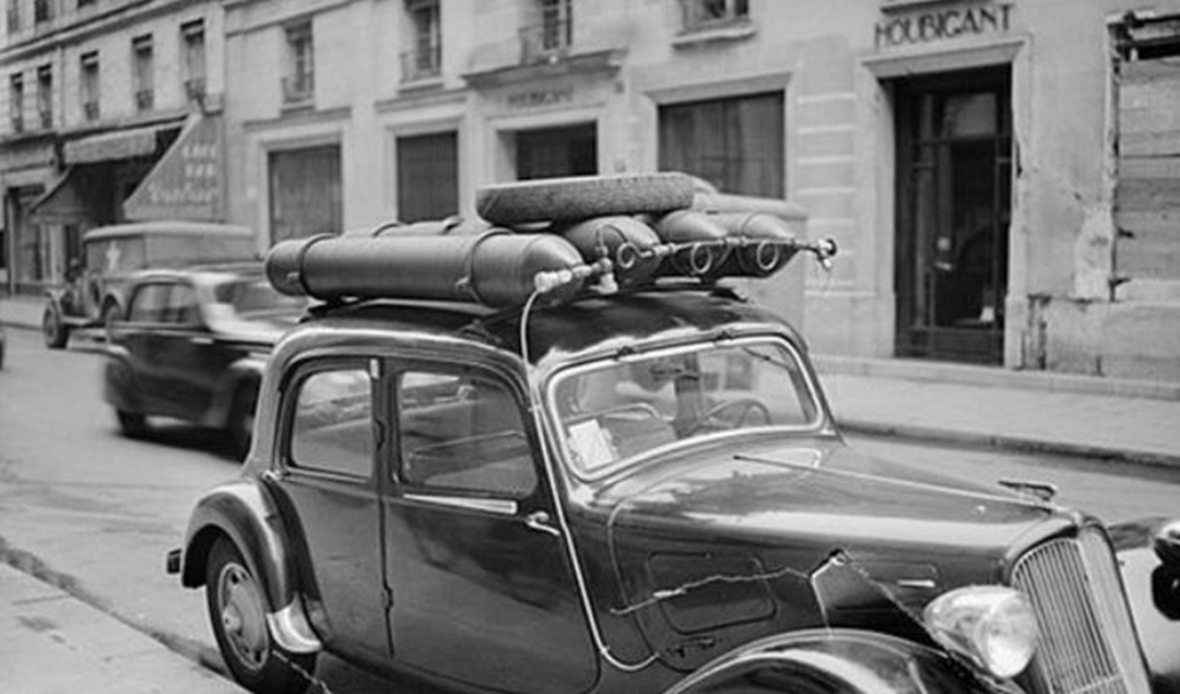 笼罩在*国亡**阴云下的巴黎市民，和他们不见天日的真实生活