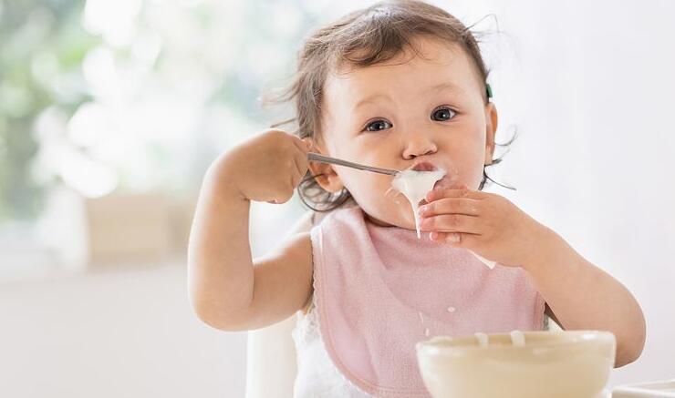 宝宝吃辅食后怎么容易便秘,添加辅食后宝宝便秘怎么解决