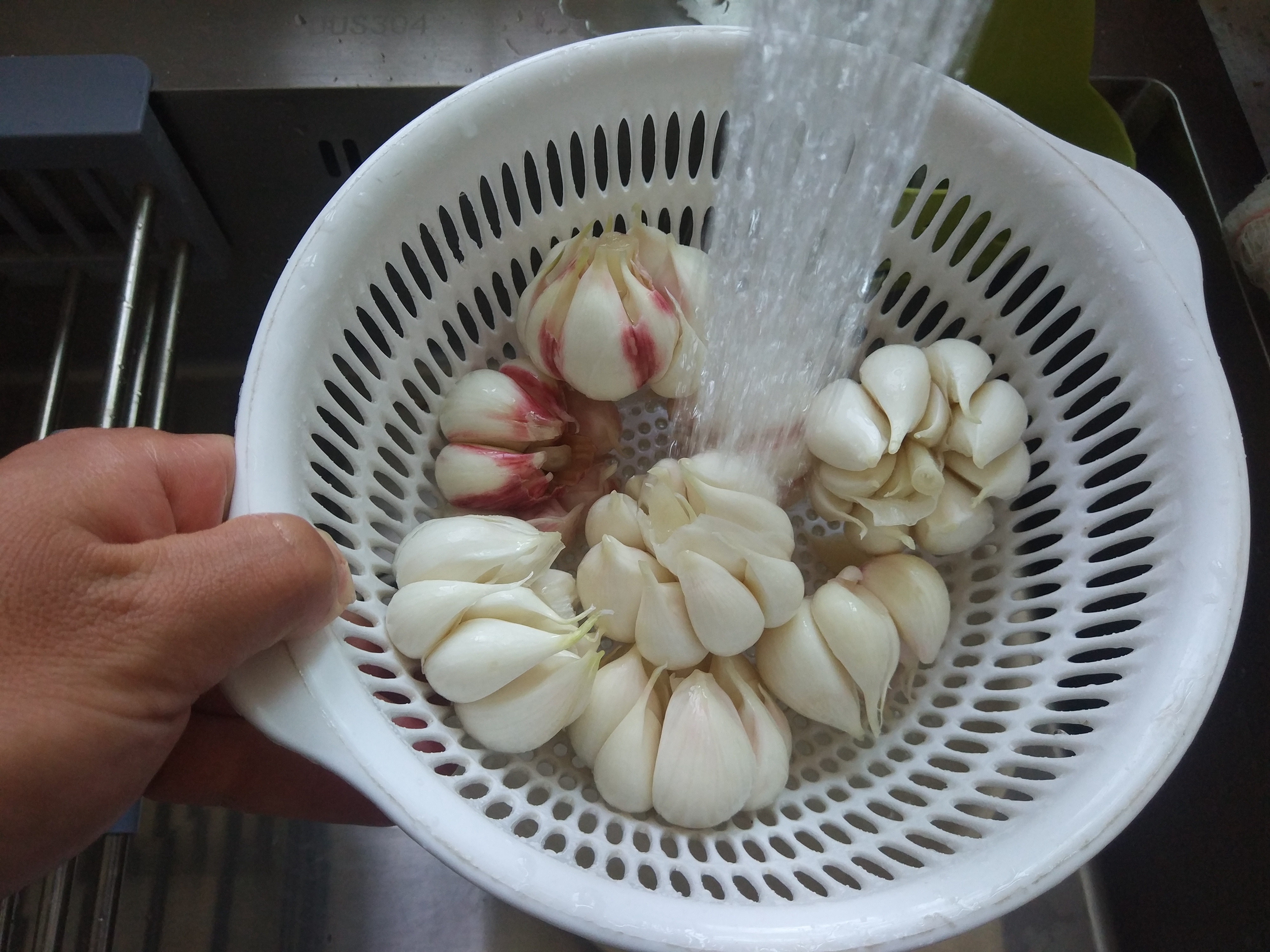 腌糖蒜用的是白醋还是米醋,腌糖蒜用白糖还是用冰糖