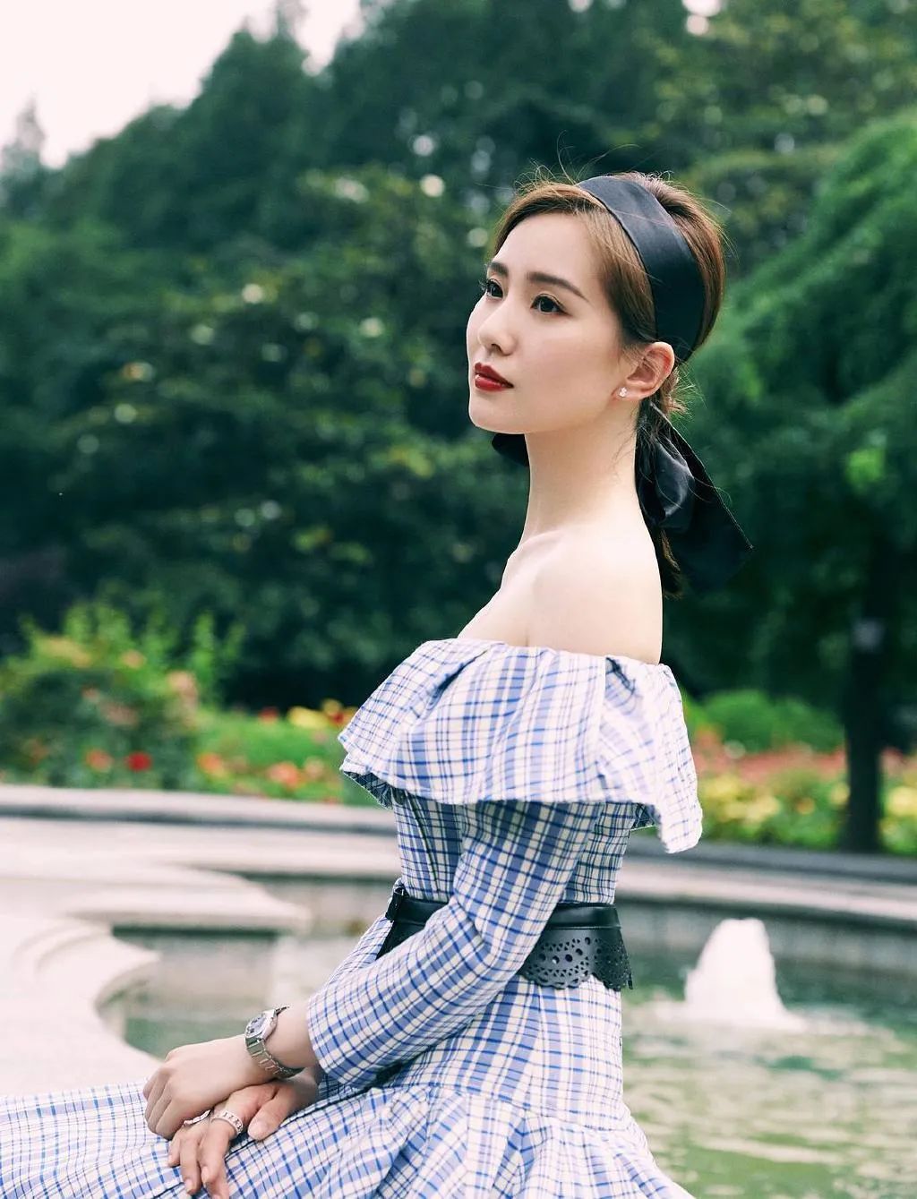 欧阳娜娜、宋妍霏都在戴的宽发带，简直是秃头女孩的救星