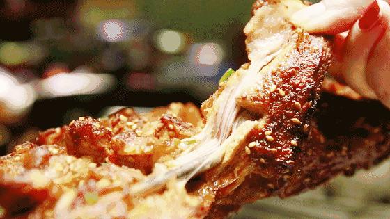 「东市观光夜市」手撕大骨头九块九，吃到开始怀疑人生