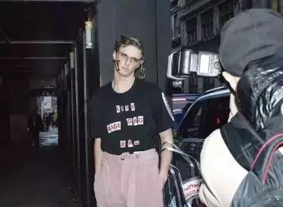 我们花了400块,把土鳖小伙子送上了伦敦时装周???