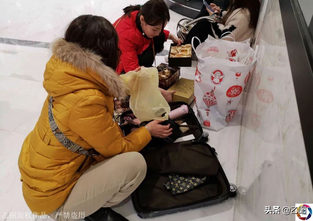 韩国免税店抢购中国游客,韩国免税店爆火