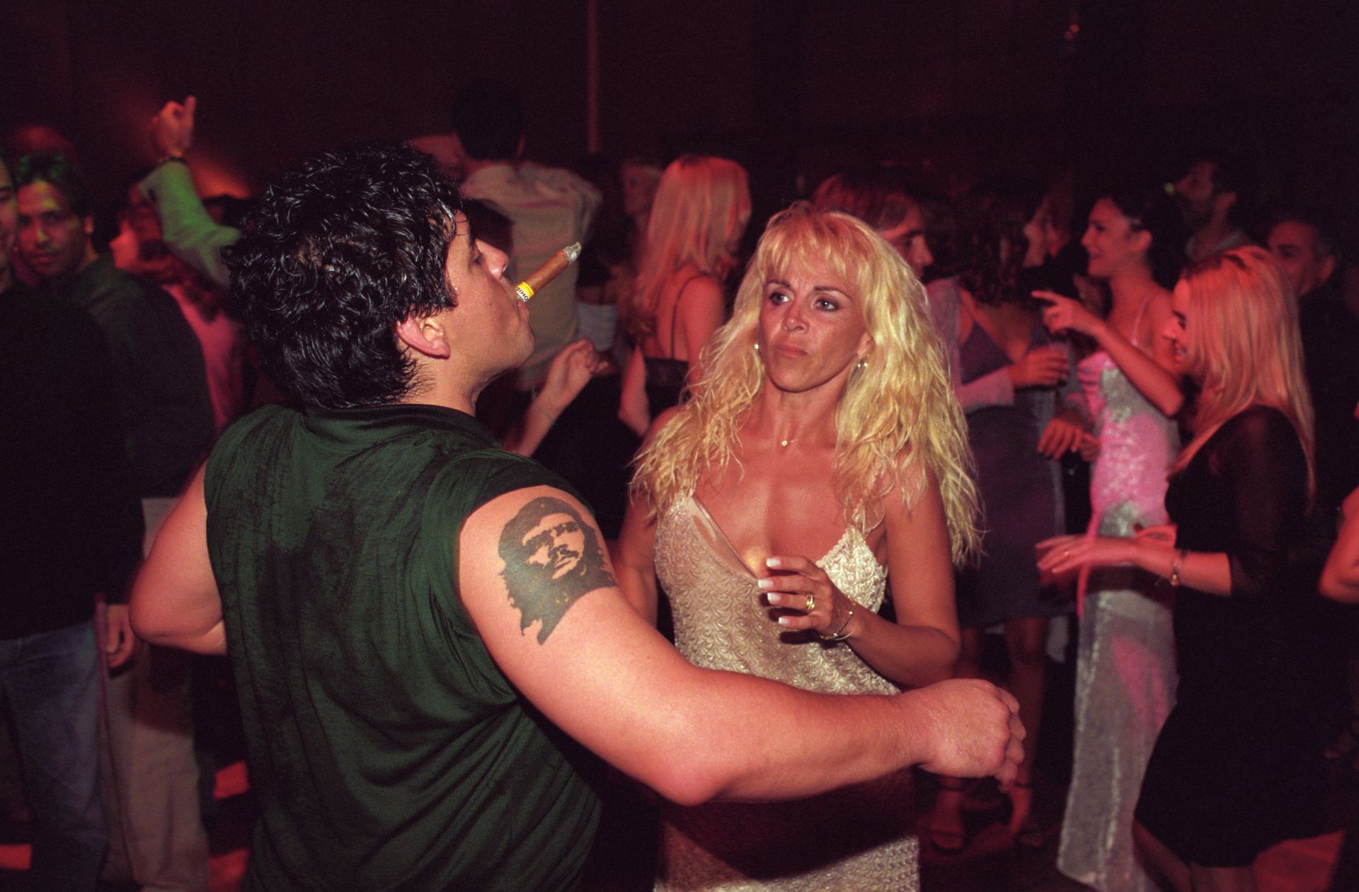 马拉多纳为什么一半天使一半魔鬼,一代球王迭戈马拉多纳