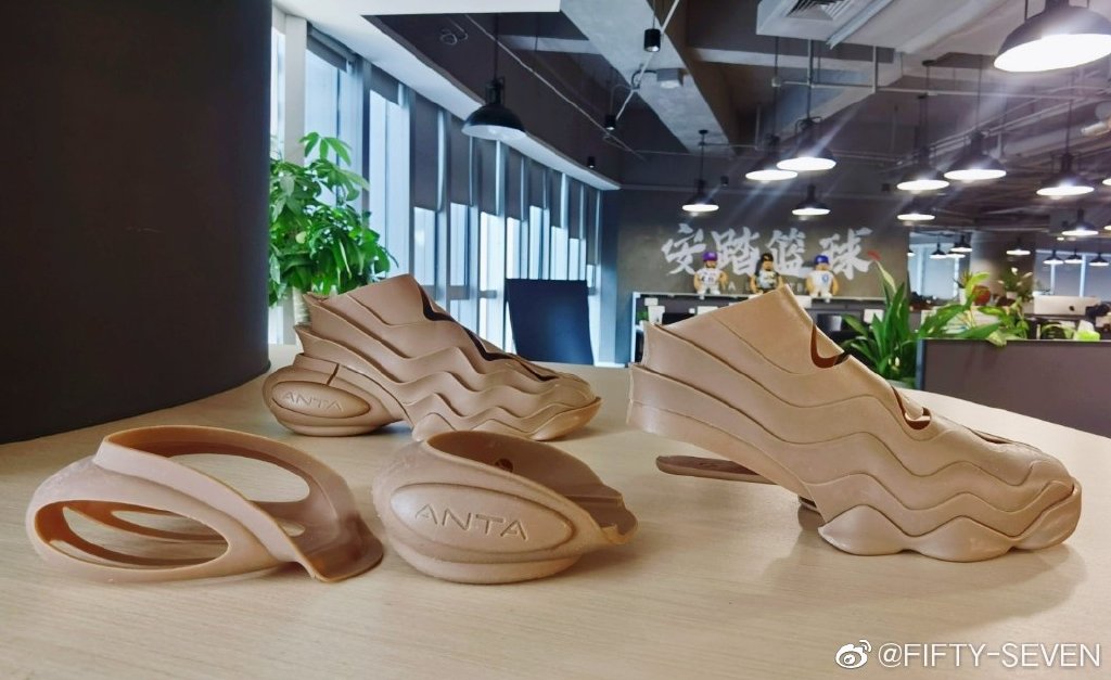 安踏最新款的鞋是什么鞋,安踏2023年新品鞋多少钱