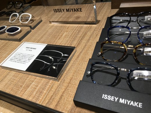 三宅一生的香水与包包，都没有易烊千玺身穿的三宅一生衬衣火！