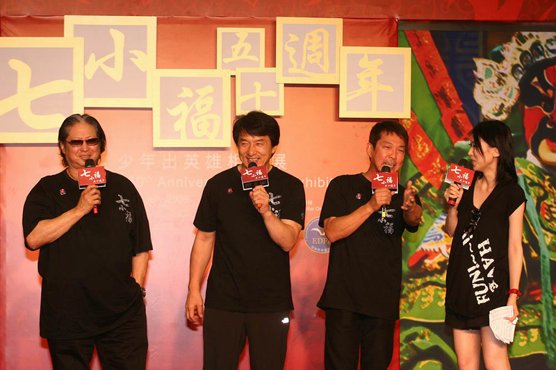 洪金宝嚣张抽烟视频,68岁洪金宝近照面部松弛显沧桑