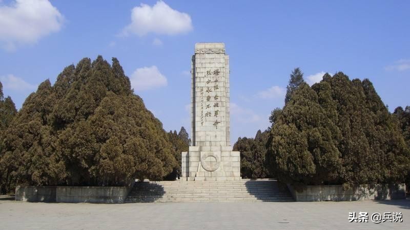 集体安葬在塔山的八位将军,七名烈士安葬