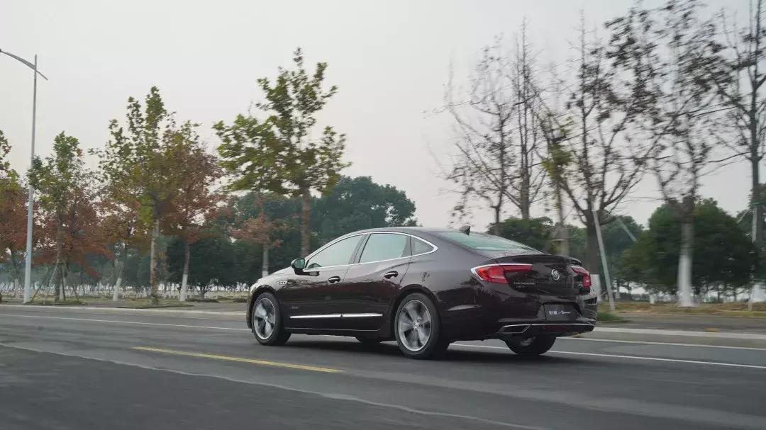 君越凯美瑞哪个更值得买,君越艾维亚和凯美瑞2.5g怎么选