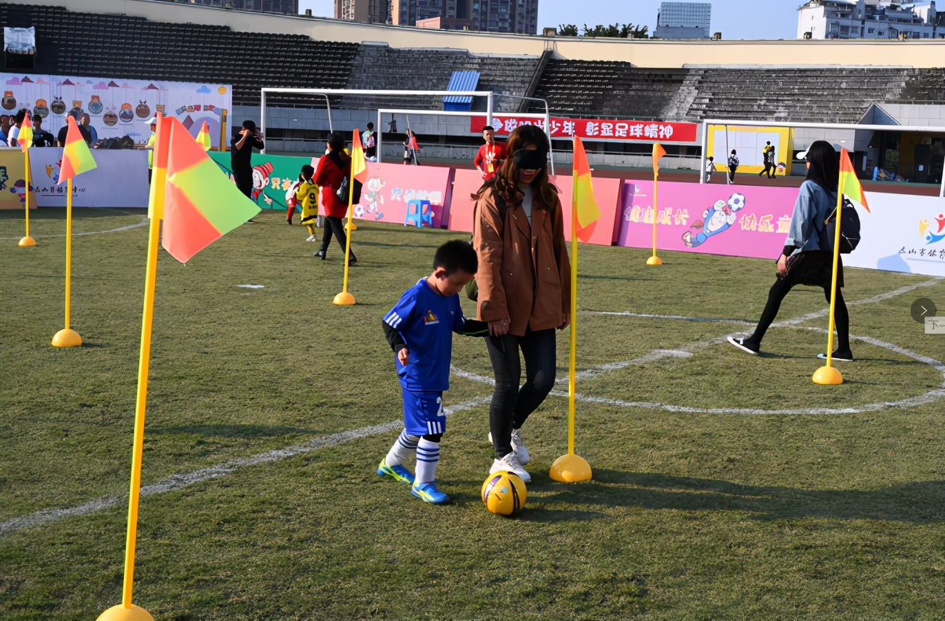 市少儿足球联赛圆满举办,乐山幼儿足球联赛