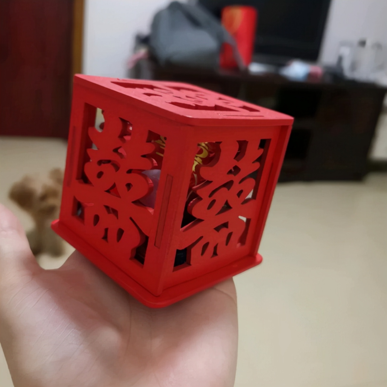 在婚礼上收到喜糖却打不开？只怪现在的喜糖太内卷了