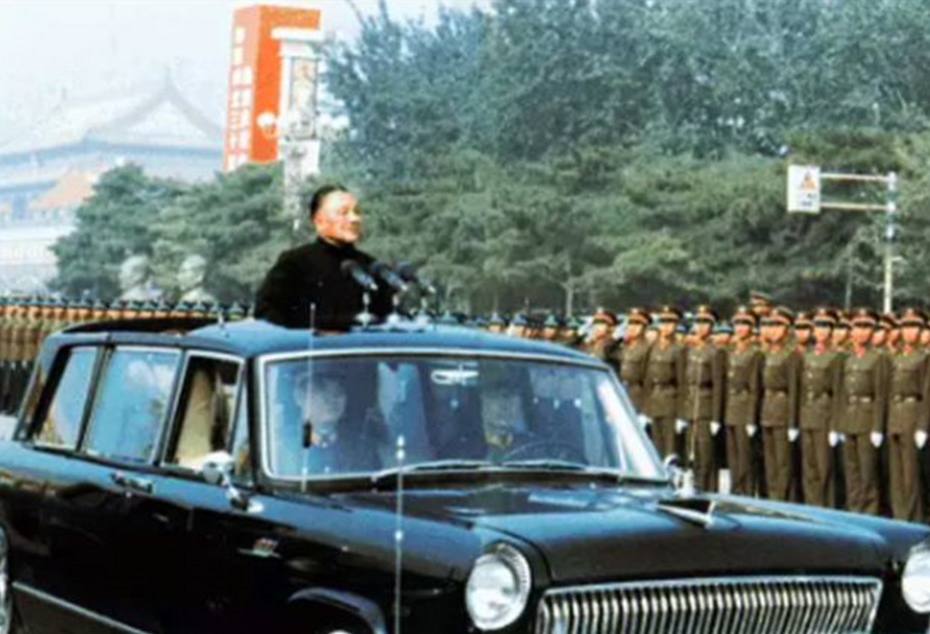 1985年邓公说了十个字，裁军百万，著名的“成昆之变”怎么回事？